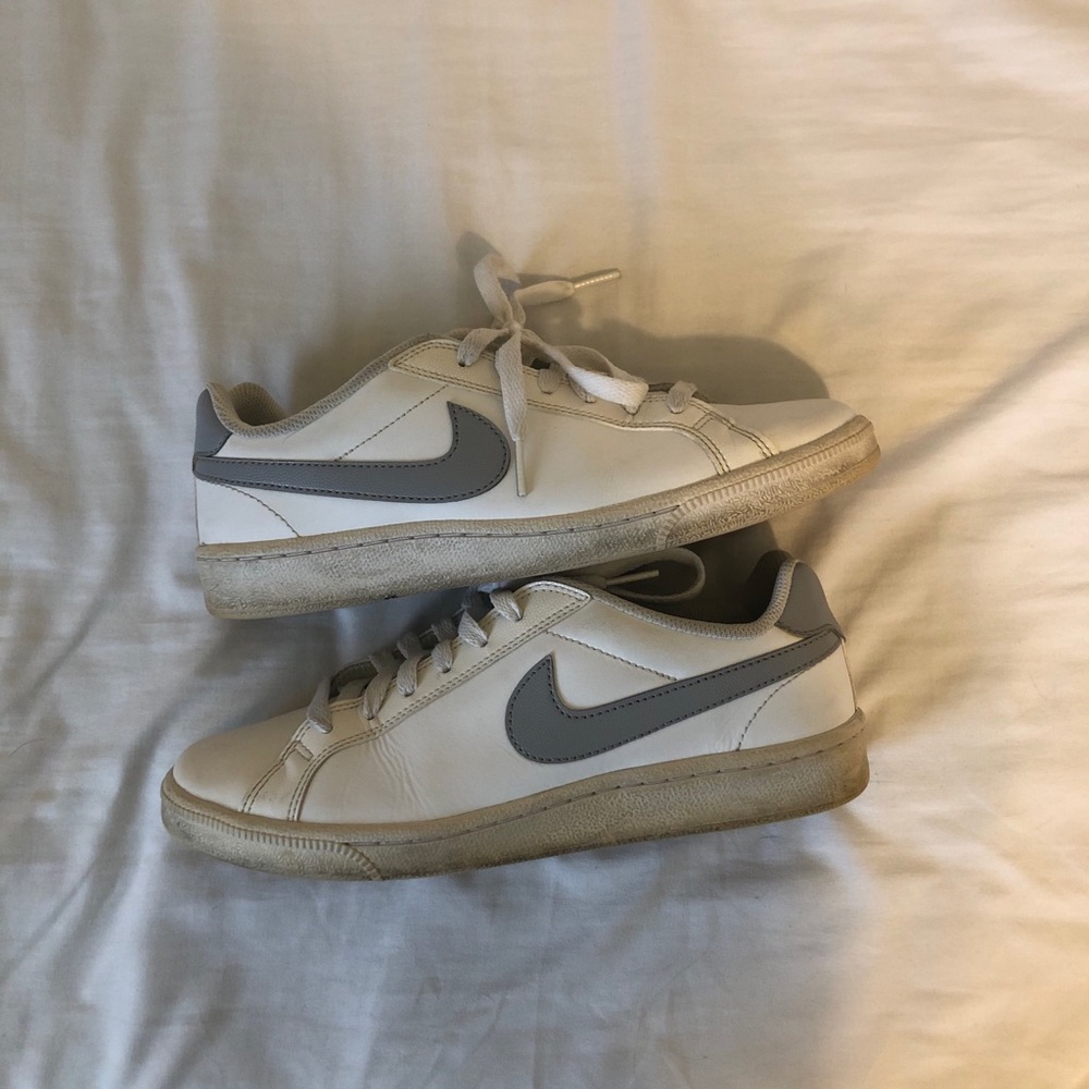 WOMENS NIKE SHOES